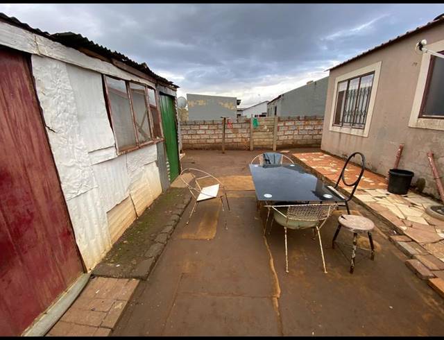 2 BEDROOM HOUSE FOR SALE IN PALM RIDGE EXT 2